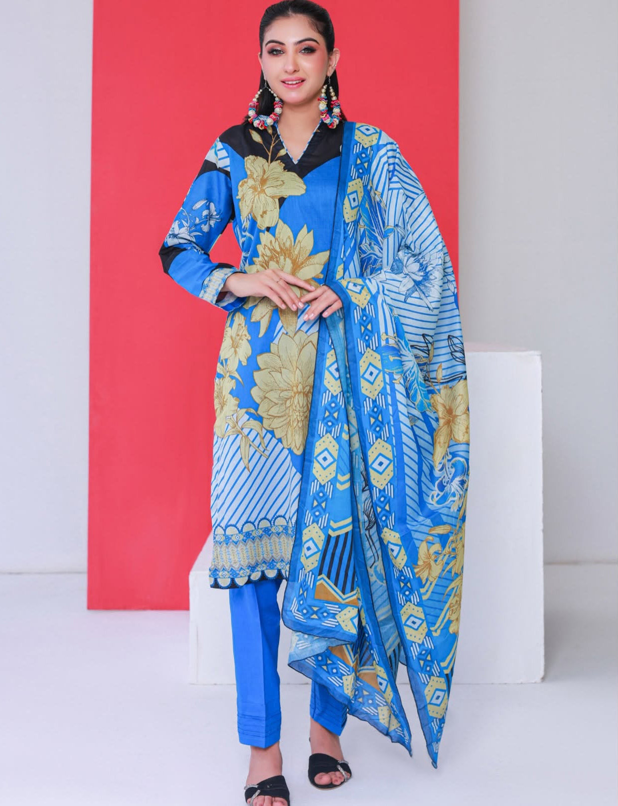 Rangeen 3 Piece Unstitched Lawn Suit [ D-05 ]
